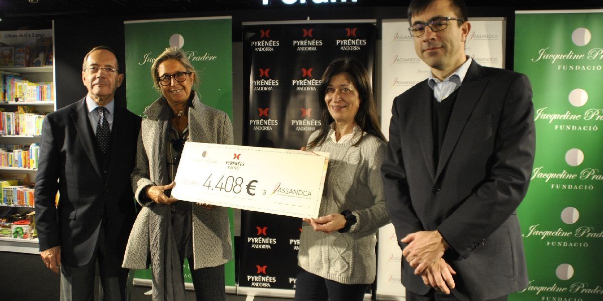 entrega_xec_caminada_solidària_contra_el_càncer_2017 entrega_xec_caminada_solidària_contra_el_càncer_2017_pyrenees