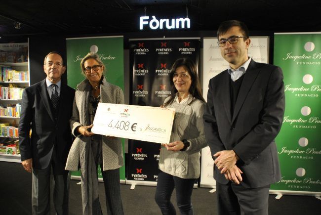 entrega_xec_caminada_solidària_contra_el_càncer_2017_pyrenees