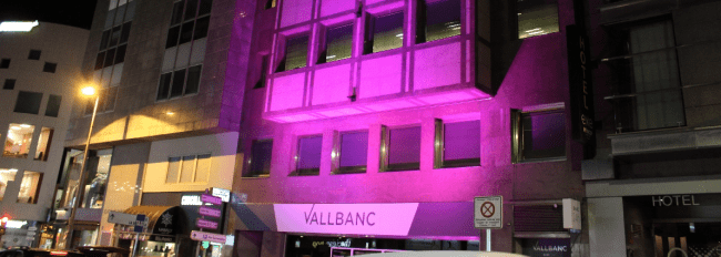 Il·luminació façana vall Banc andorra