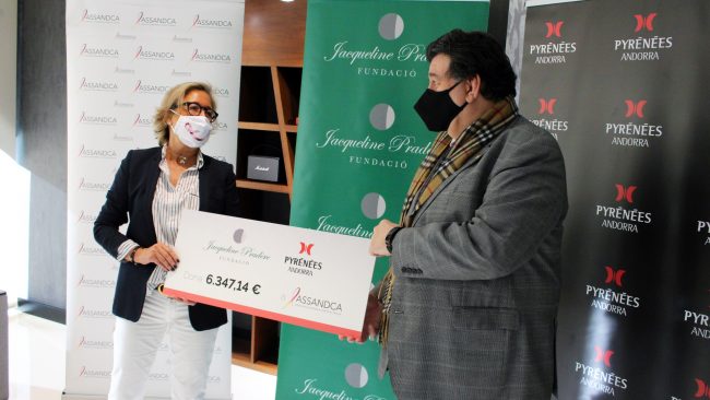 Lliurament del taló de la Caminada 2020