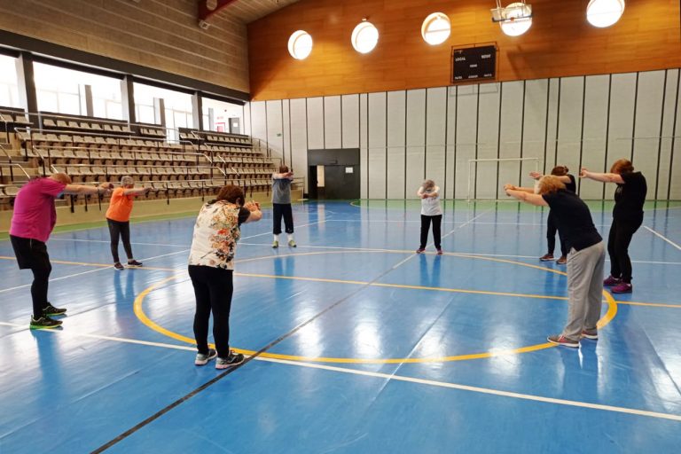 Sessió d’activitat física als Serradells